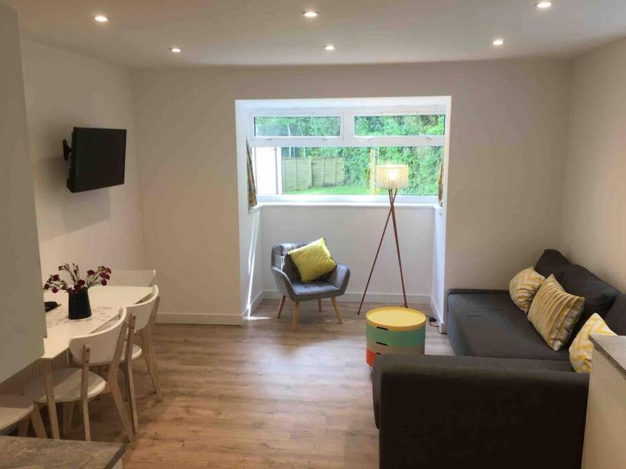 Bright And Spacious Annex Near Lymington With Private Garden Exterior foto