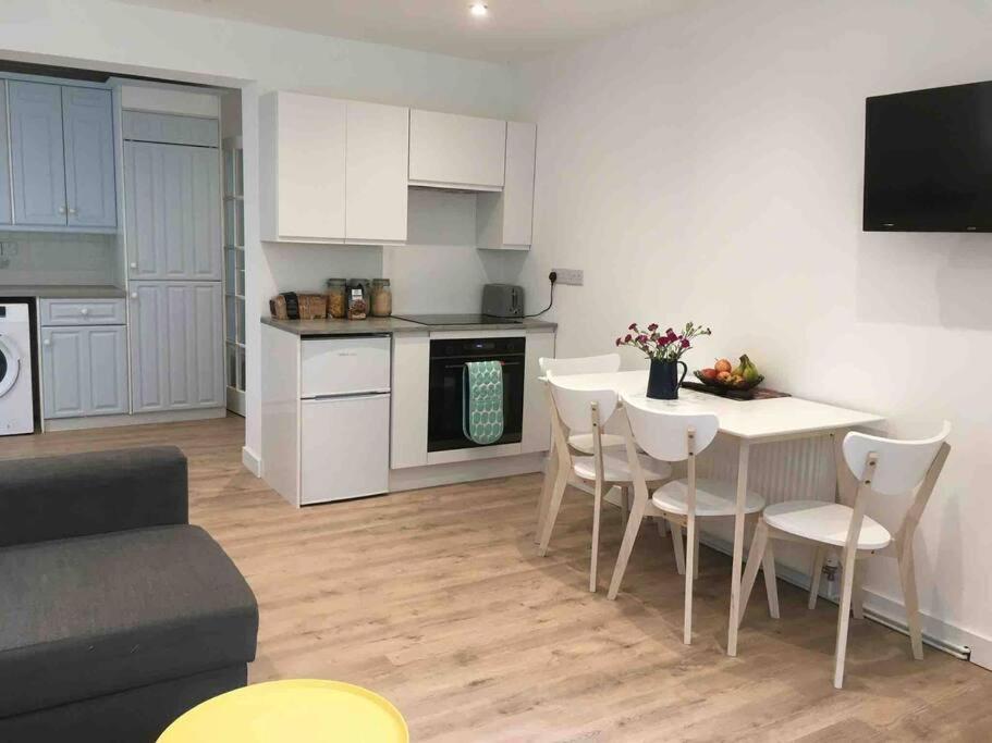 Bright And Spacious Annex Near Lymington With Private Garden Exterior foto